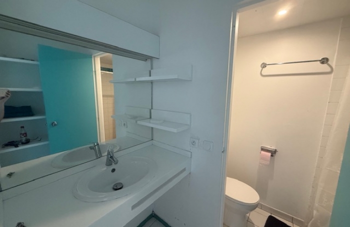 STUDIO meublé VUE SUR LE ROCHER dans résidence avec piscine