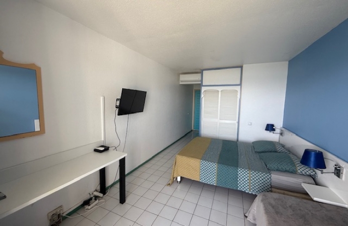 STUDIO meublé VUE SUR LE ROCHER dans résidence avec piscine