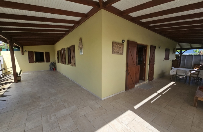 Villa F3 + grande mezzanine, sur 952 m2 de terrain - DUCOS