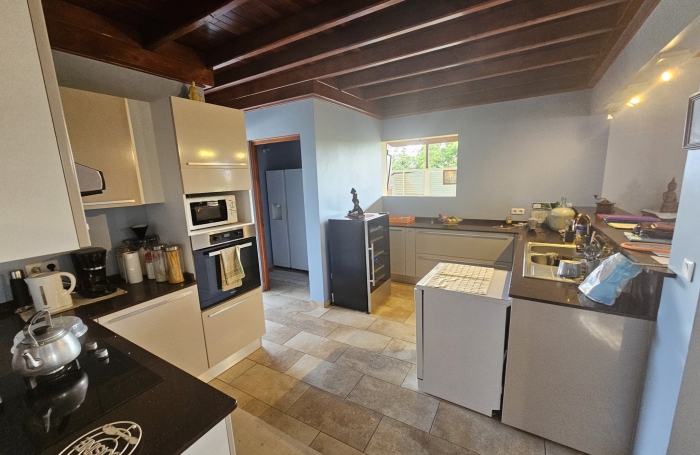 Villa F3 + grande mezzanine, sur 952 m2 de terrain - DUCOS