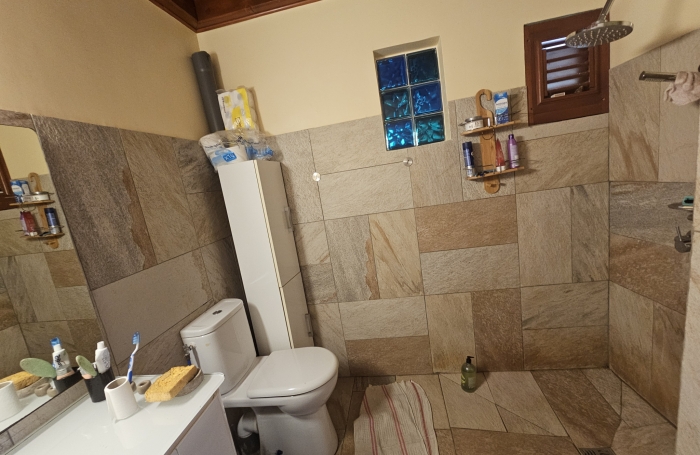 Villa F3 + grande mezzanine, sur 952 m2 de terrain - DUCOS