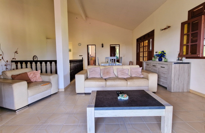 À vendre : Belle maison familiale avec vue mer et campagne, deux appartements indépendants, jardin arboré à AJ