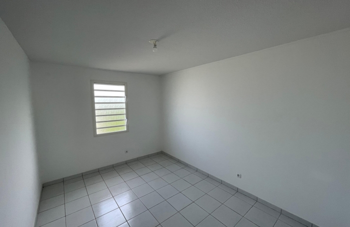 À louer : Appartement T4 dernier étage avec terrasse et parking