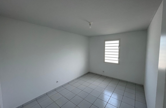 À louer : Appartement T4 dernier étage avec terrasse et parking