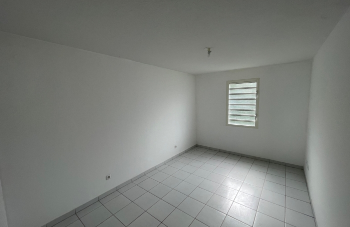 À louer : Appartement T4 dernier étage avec terrasse et parking