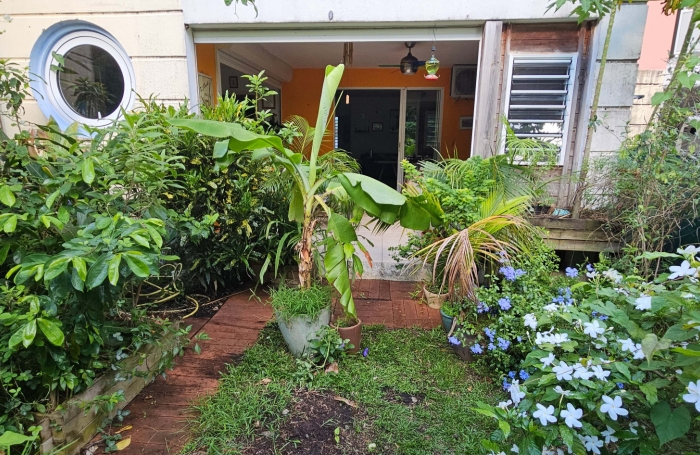 Spacieux appartement avec terrasse et jardin