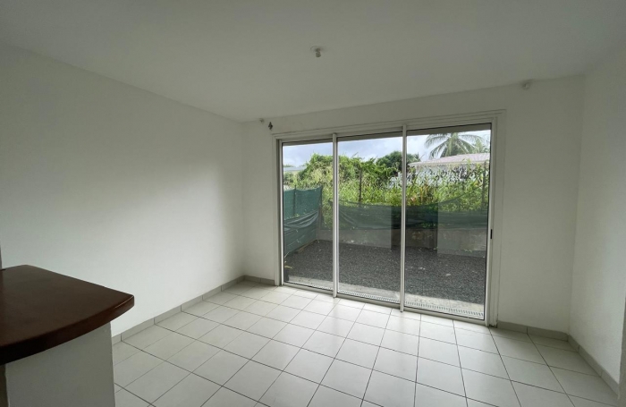 T4  en duplex avec jardinet.