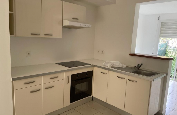 T4  en duplex avec jardinet.