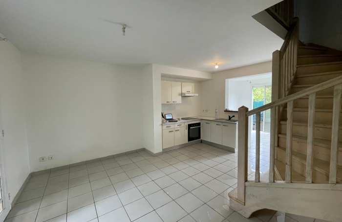 T4  en duplex avec jardinet.