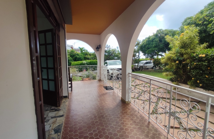 Spacieuse villa T5 proche des commodités - SAINTE LUCE