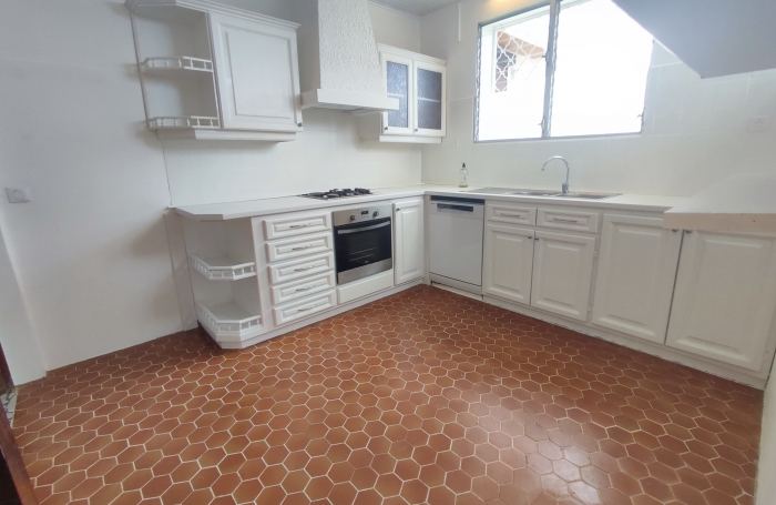 Spacieuse villa T5 proche des commodités - SAINTE LUCE