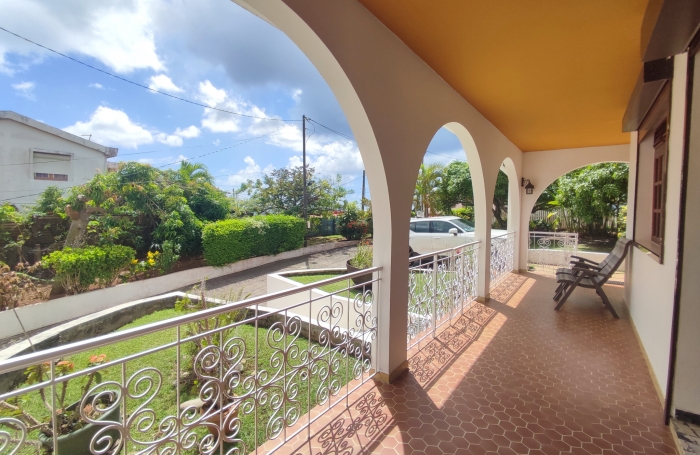 Spacieuse villa T5 proche des commodités - SAINTE LUCE