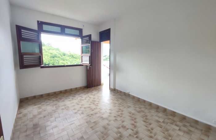 Spacieuse villa T5 proche des commodités - SAINTE LUCE