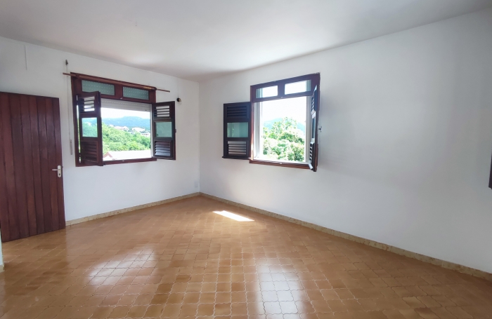 Spacieuse villa T5 proche des commodités - SAINTE LUCE