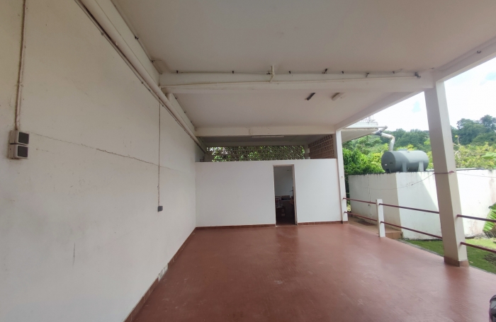 Spacieuse villa T5 proche des commodités - SAINTE LUCE