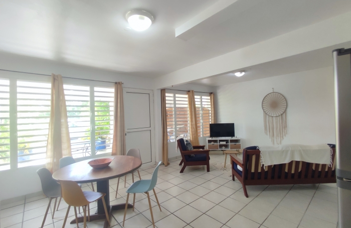 Joli T2 meublé -résidence familial et calme avec piscine- toutes les charges sont comprises dans le loyer