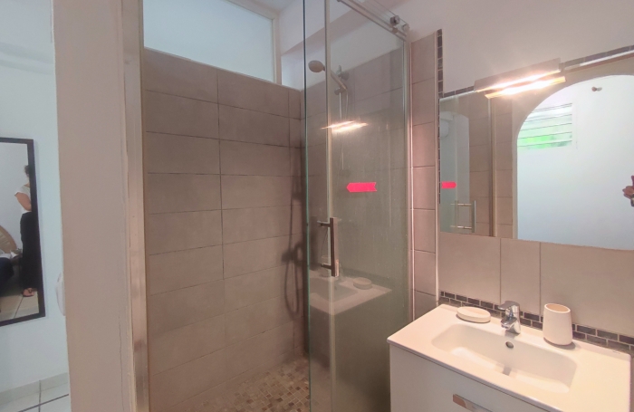 Joli T2 meublé -résidence familial et calme avec piscine- toutes les charges sont comprises dans le loyer