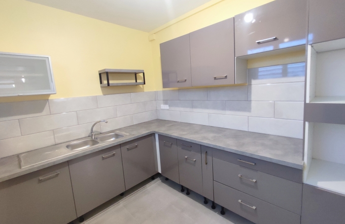 T4 entièrement rénové avec cour- plateau Fofo