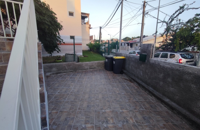 T4 entièrement rénové avec cour- plateau Fofo