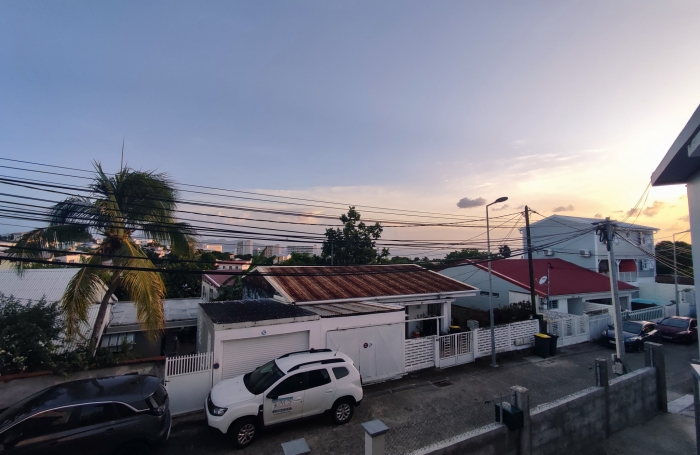 T4 entièrement rénové avec cour- plateau Fofo