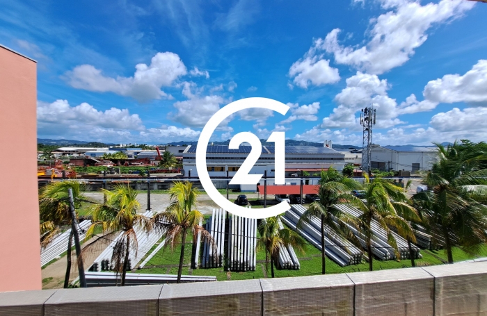 Location Bureaux 85m&sup2; 6 pi&#232;ces Le Lamentin