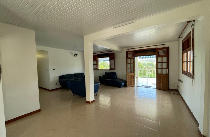 Haut de villa T4 en Rez de Jardin- Eau électricité inclus- quartier LAUGIER