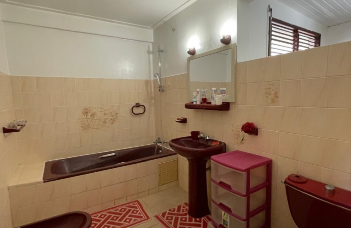 Haut de villa T4 en Rez de Jardin- Eau électricité inclus- quartier LAUGIER