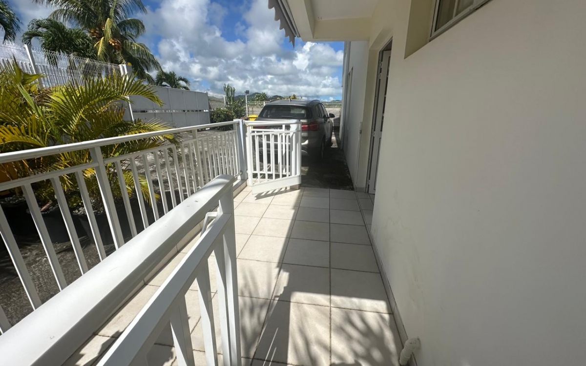 A LOUER APPARTEMENT  T3 MEUBLE AVEC 2 TERRASSES