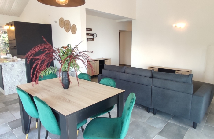 Haut de villa T5 meubl&eacute; ind&eacute;pendant avec piscine priv&eacute;e et grand terrain arbor&eacute;