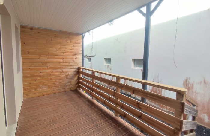 CHARMANT T3 MEUBLE AVEC TERRASSE- EAU et ELECTRICITE inclus dans le loyer.