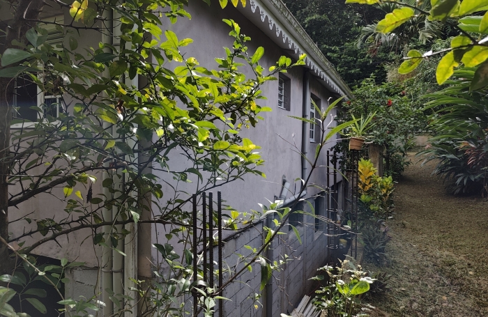 Ensemble de 3 logements &agrave; achever