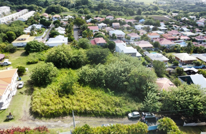 Terrain constructible, vue montagne Pel&eacute;e - 442 M2 - SAINT-PIERRE