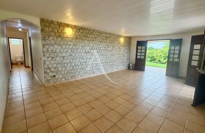 Vente Maison 110m&sup2; 5 pi&egrave;ces Rivi&egrave;re Sal&eacute;e