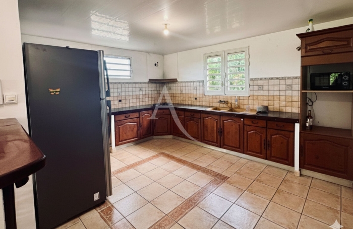 Vente Maison 110m&sup2; 5 pi&egrave;ces Rivi&egrave;re Sal&eacute;e