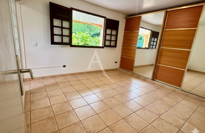 Vente Maison 110m&sup2; 5 pi&egrave;ces Rivi&egrave;re Sal&eacute;e