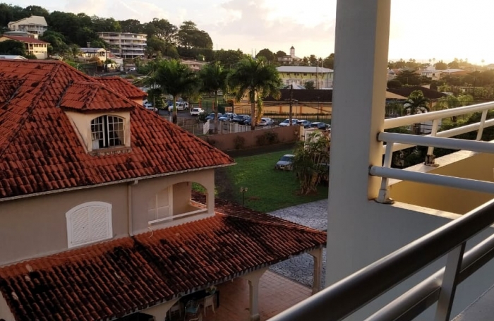 T2 vendu avec locataire en place - Case Navire - SCHOELCHER