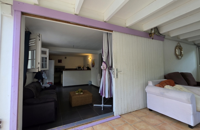 &Agrave; vendre : Appartement T3 face &agrave; la piscine, proche plage, avec grande terrasse &agrave; CASE-PILOTE