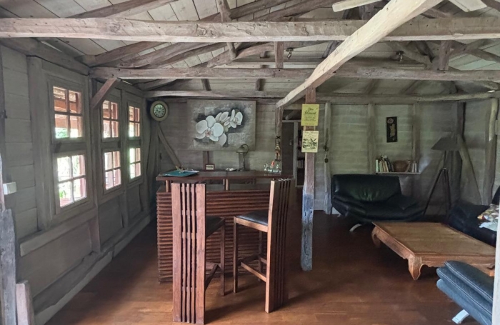 Ensemble 4 habitations + 4 piscines - Terrain 4845m2 - RIVIERE PILOTE