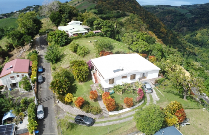 Villa familiale avec vue imprenable sur la Pel&eacute;e - LE MORNE-VERT