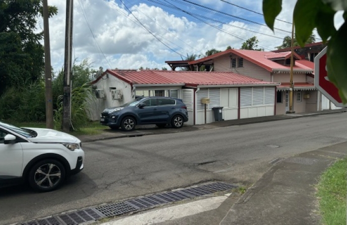 Charmante maison F3 vendue meubl&eacute;e et r&eacute;nov&eacute;e   PETIT-BOURG
