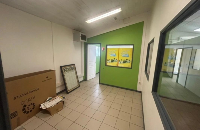 Location Bureaux 216m&sup2; 14 pièces Ducos