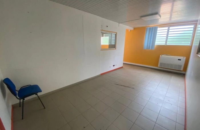 Location Bureaux 82m&sup2; 4 pièces Ducos