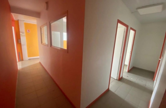 Location Bureaux 82m&sup2; 4 pièces Ducos