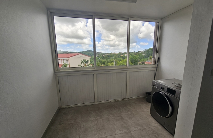 Grand T1 meubl&eacute; agr&eacute;able.