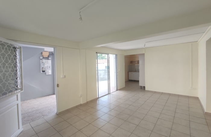 T4 enti&egrave;rement r&eacute;nov&eacute; avec jardin clotur&eacute;- Schoelcher