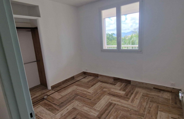 Spacieuse maison multi-niveaux   id&eacute;al famille ou investissement &agrave; Acajou au LAMENTIN