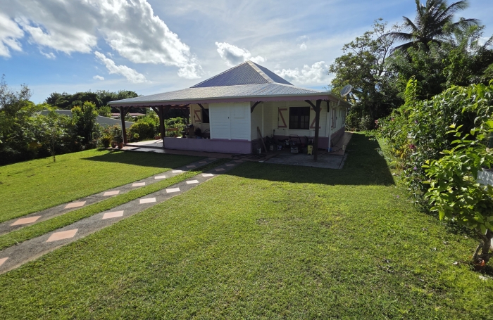Ravissante maison de campagne de plain-pied avec grand jardin arbor&eacute; &agrave; RIVIERE-PILOTE