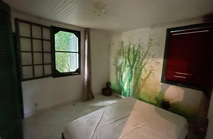 Maison atypique de type F12 avec travaux