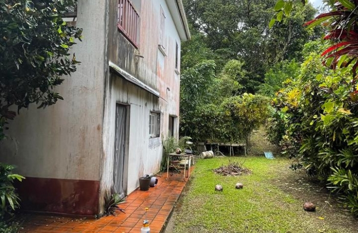 Maison atypique de type F12 avec travaux