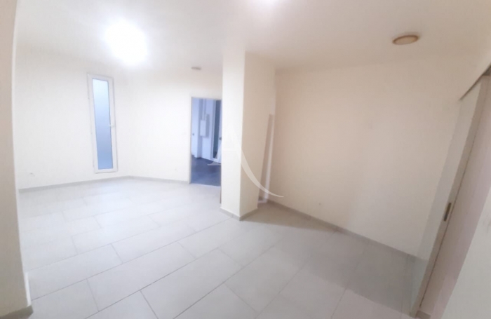 Vente Local commercial 197m&sup2; 7 pi&egrave;ces Fort de france